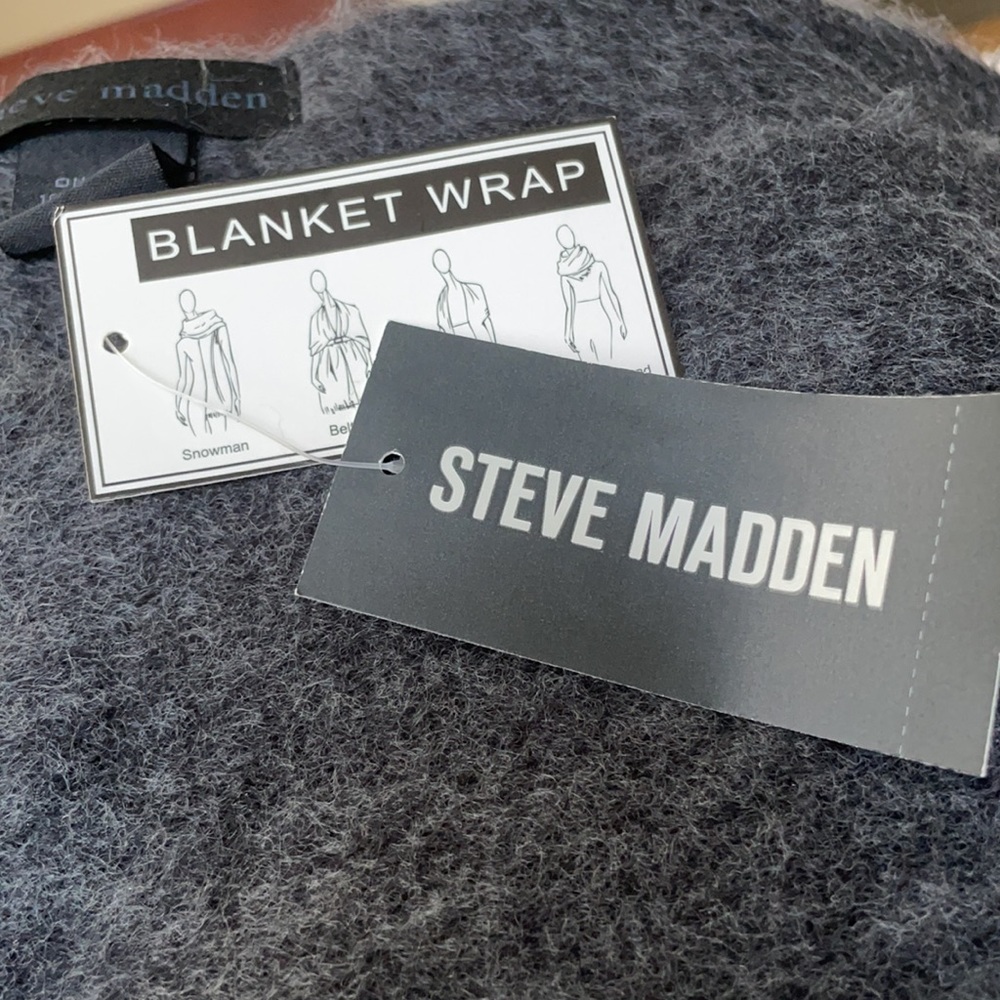 NWT Steve Madden Grey/ Gray Blanket Wrap Soft Fringed